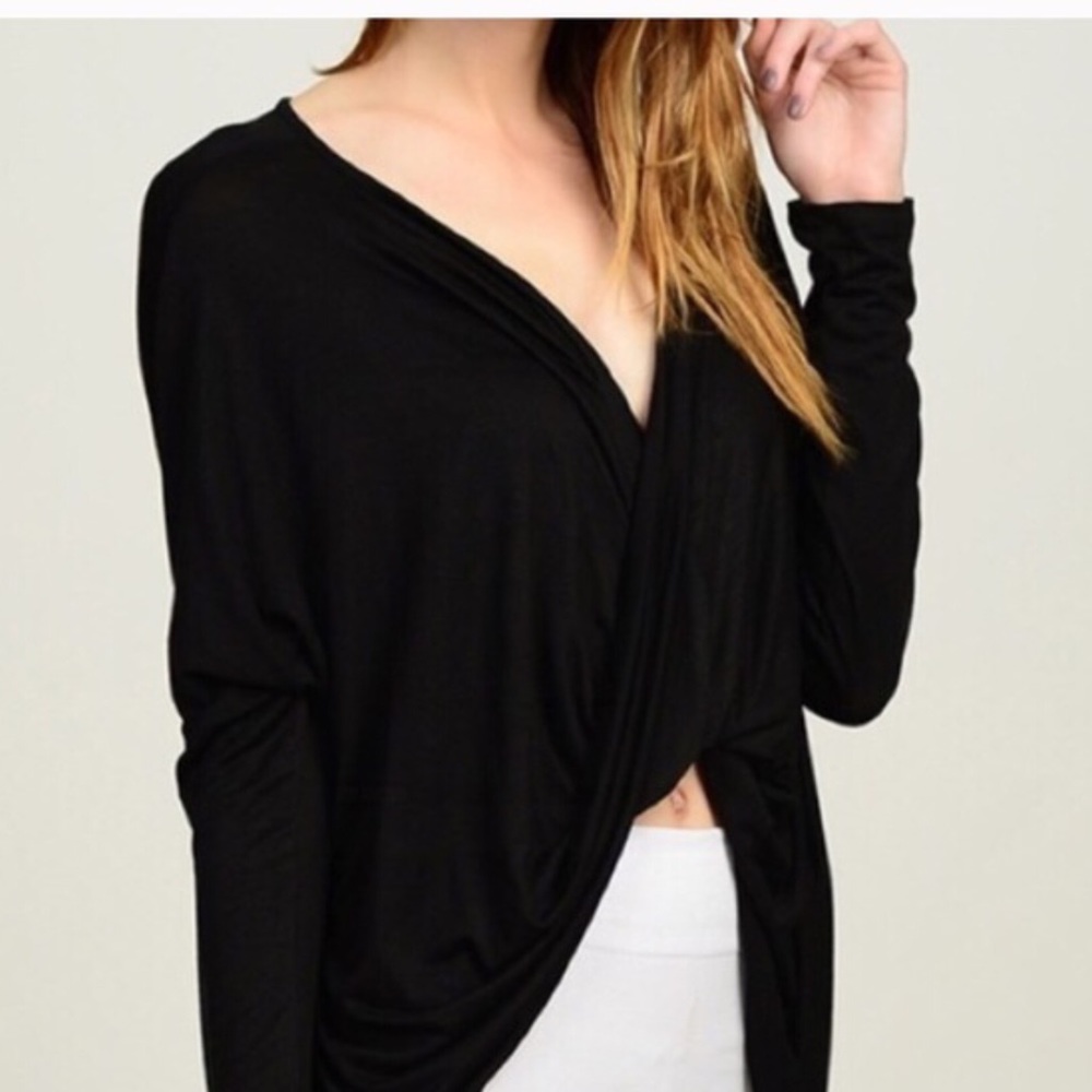 Black Crossover Top - 🎉 Reduced for CCO Sale❣️